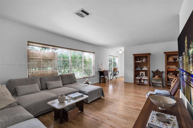 Building Photo - 9550 NW 1st Ave