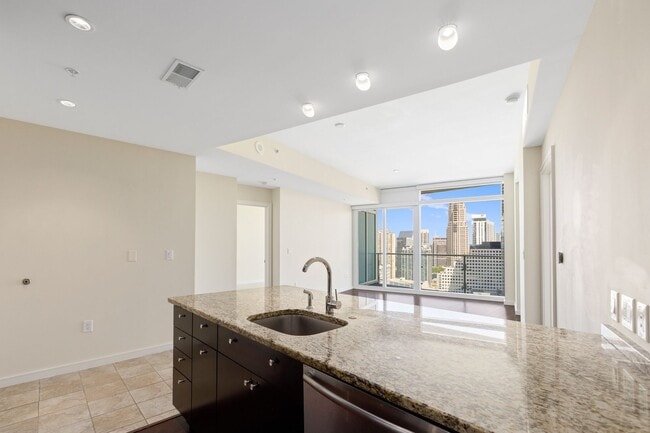 Building Photo - 10 Terminus Luxury 2 Bedroom Condo in Hear...