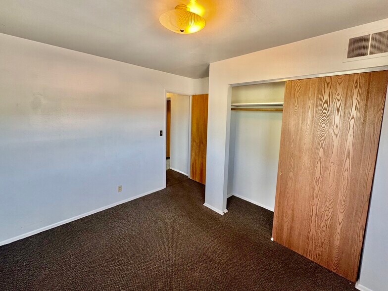 Building Photo - 728 Saint Charles St