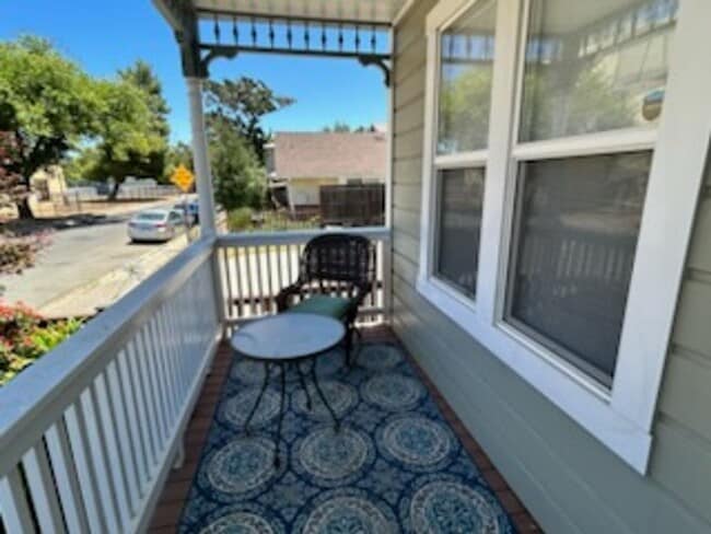 Building Photo - SHOWING FRI 7/03 & SAT 7/04 12:30-1:30PM!! 1 Bedroom 1 bath Cottage style Duplex