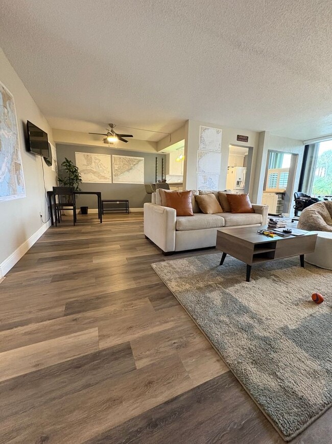 Building Photo - (55+) 1/1.5 WATERFRONT in Circle Bay Yacht Club