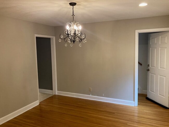 Building Photo - St. Matthews  3 Bed 2 Bath Stone Cape Cod Home