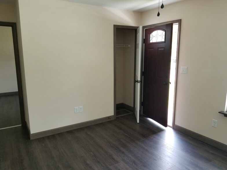 Building Photo - 434 Eagles Way