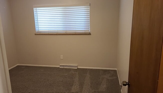 Building Photo - Updated 2 Bedroom Apartment with Private P...