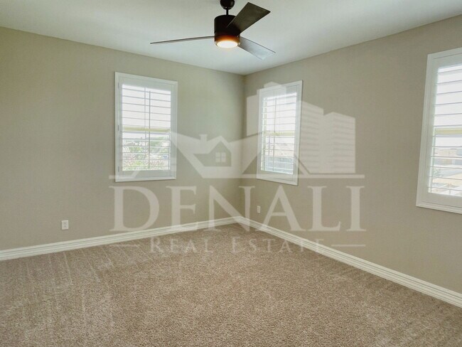 Building Photo - 13648 N 144th Dr