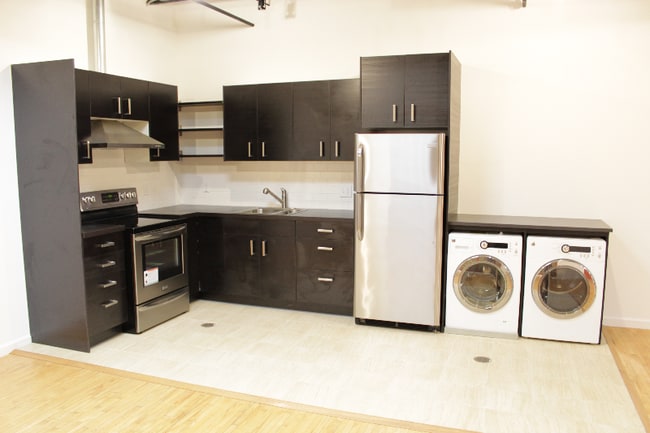 Building Photo - 5401 Alvern Cir