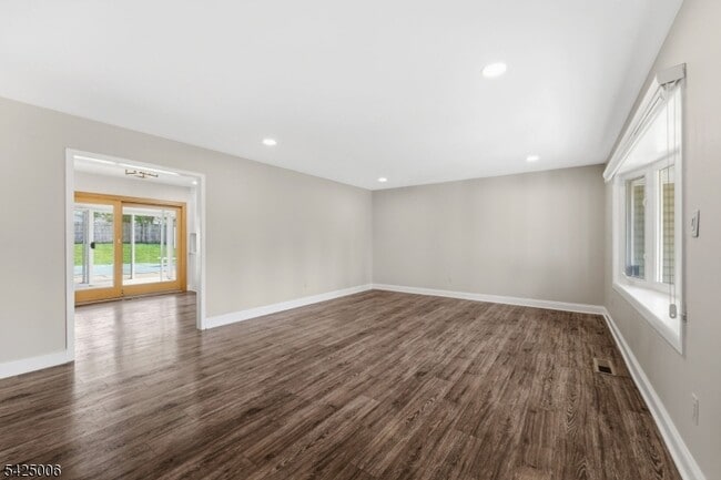 Building Photo - 3 Cypress Rd