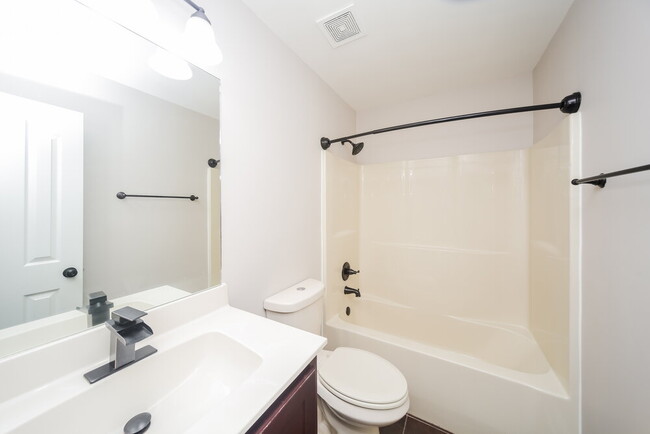 Building Photo - 5706 Bedford Loop W