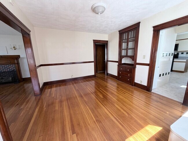 Building Photo - 861 Fellsway