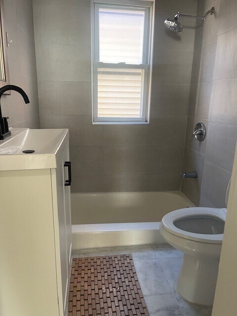 Building Photo - 150 Maverick St