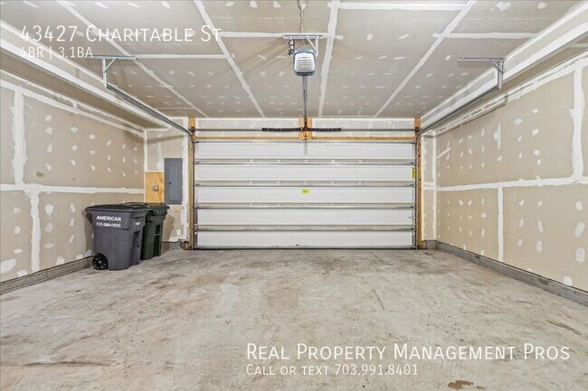 Building Photo - 43427 Charitable St