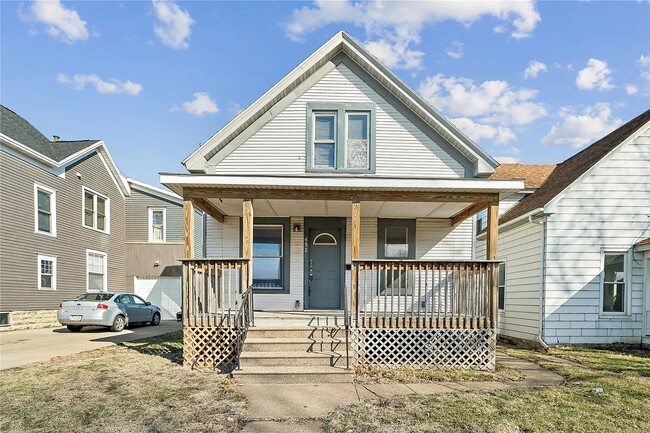 Building Photo - 452 8th Ave SW