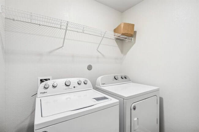 Building Photo - 1040 Riverdale Cove