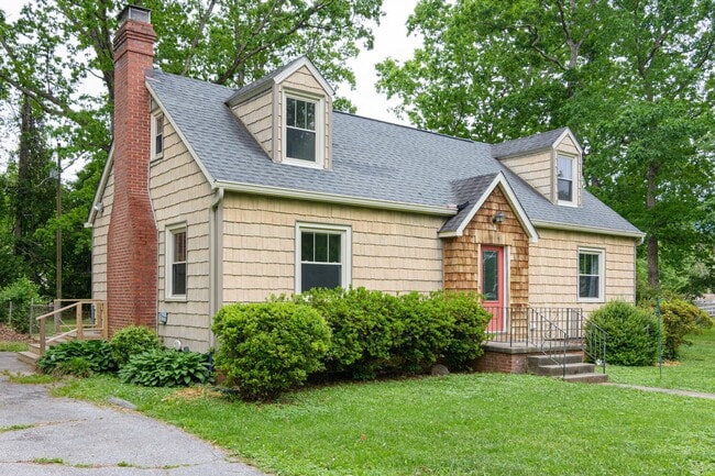 Primary Photo - Charming Three-Bedroom Home East of Asheville