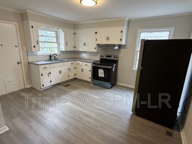 Building Photo - 2204 S Monroe St