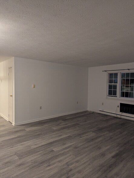 Building Photo - 103 Horse Pond Rd