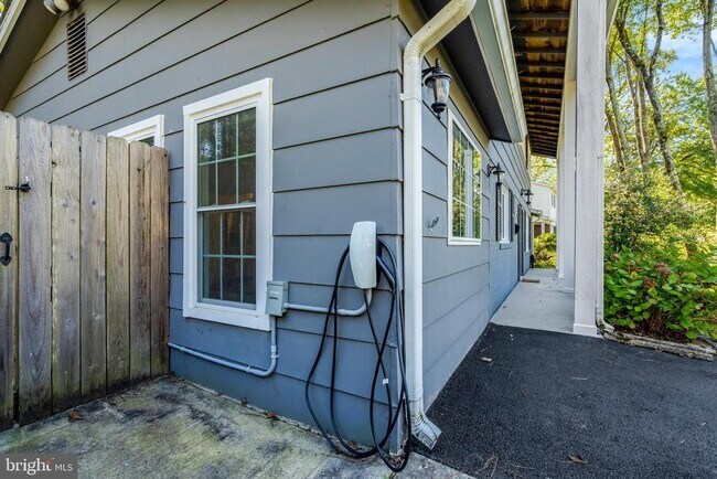 Building Photo - 6805 Reynard Dr