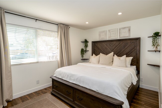 Building Photo - Gorgeous Remodeled 3 Bed 2 Bath Fullerton ...