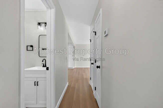 Building Photo - 13 S Perry Cir