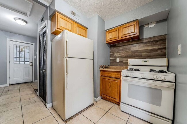 Building Photo - 2533 Greenvale Rd