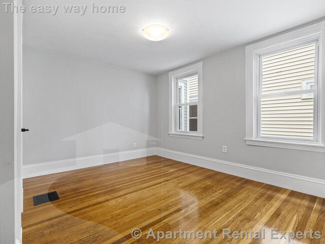 Building Photo - 39 Hancock St