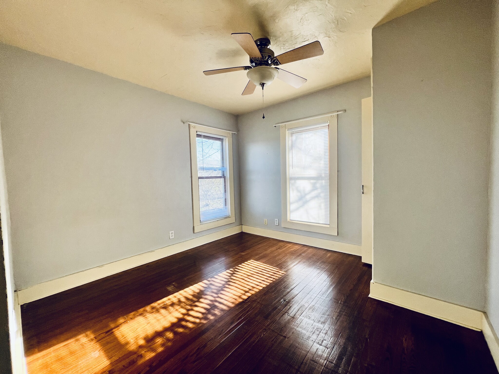 Bed #3 - 1323 W 2nd St