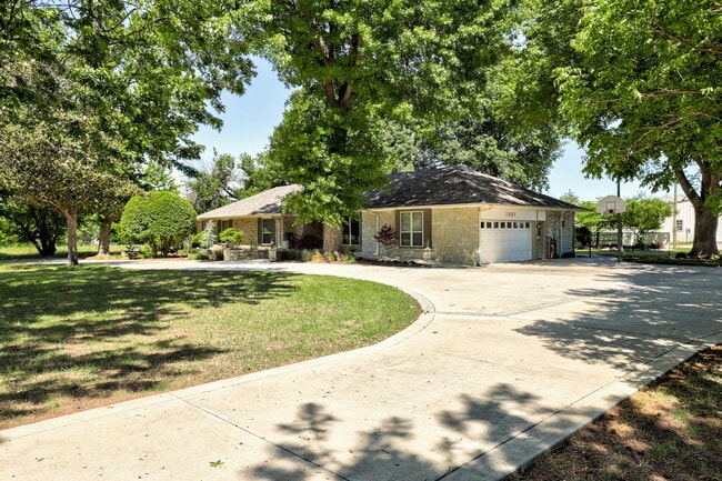 Building Photo - 1501 E Cedar Lane Rd