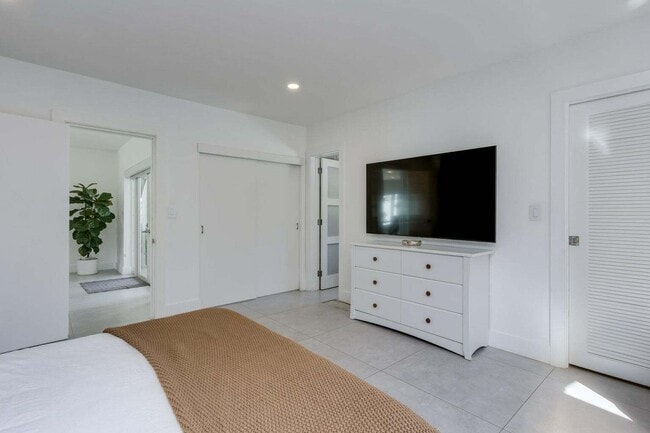 Building Photo - 1049 W Palmetto Park Rd