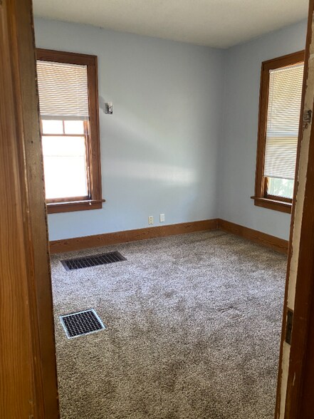 Building Photo - 215 E 8th Ave