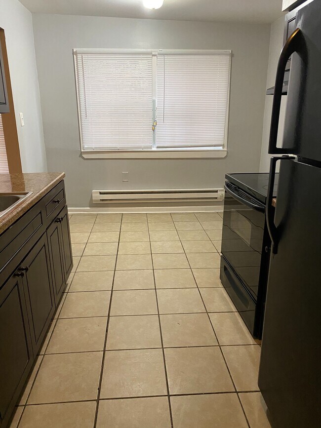 Building Photo - 8023 S Ellis Ave