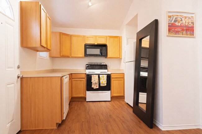 Building Photo - 4508 Bennett Ave
