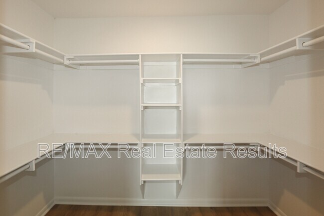 Building Photo - 1741 E 1st Ave