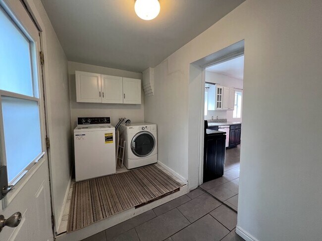 Building Photo - 923 S 400 E