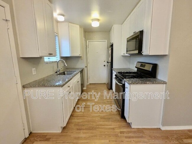 Building Photo - 8508 Romney Rd