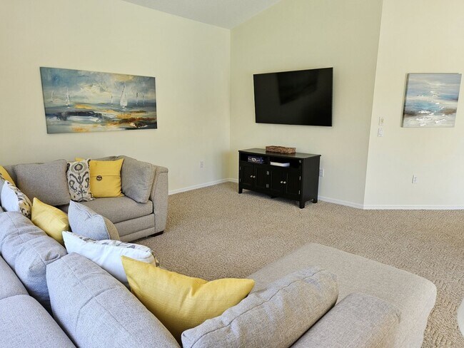 Building Photo - Seasonal Short-Term Private Heated Pool Home with 3 Bedroom, 2.5 Bath, 2 Car Garage in Sorrento W...