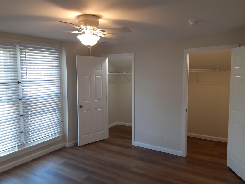 Building Photo - 435 N Cypress St