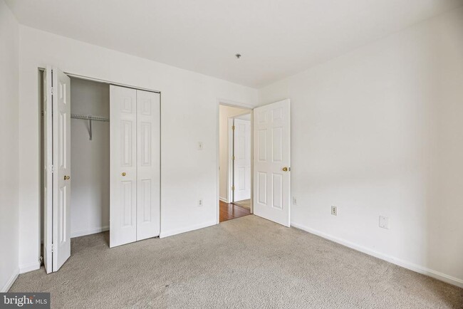 Building Photo - 633 Baystone Ct