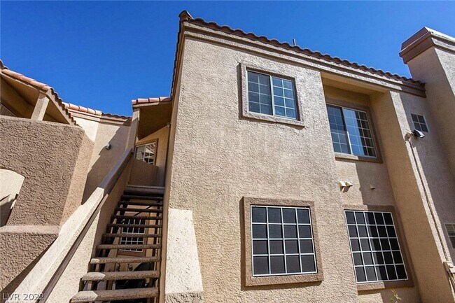 Building Photo - 1851 Hillpointe Rd