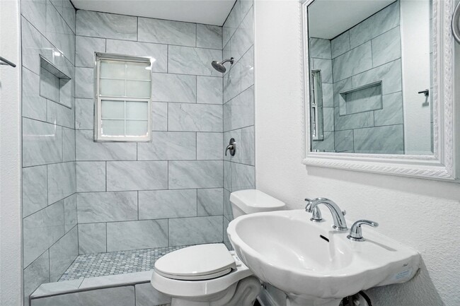 Building Photo - 1013 Irion Dr