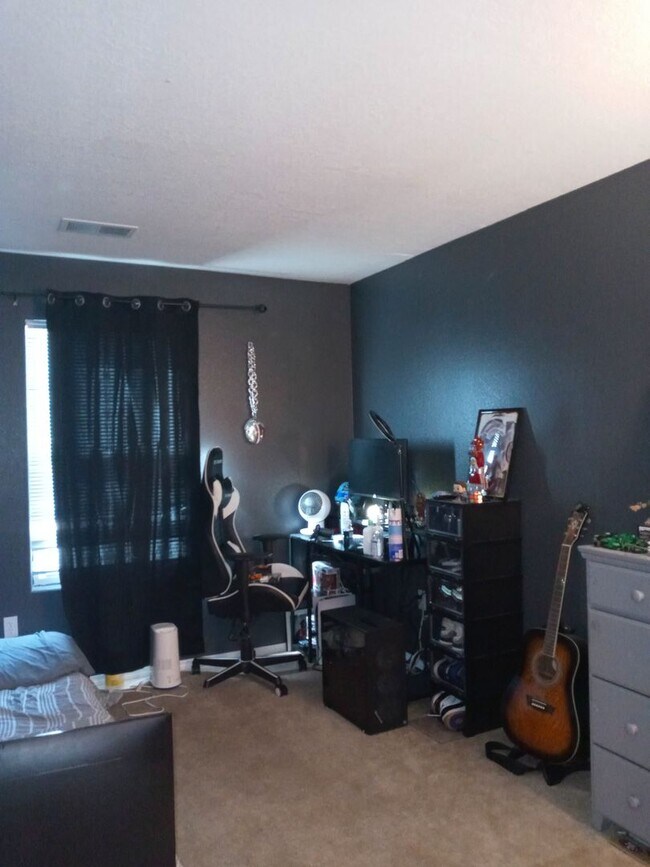 Building Photo - Enchanted Hills