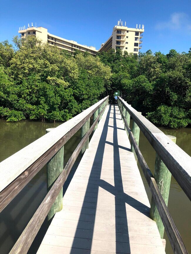 Building Photo - 801 S Ocean Dr