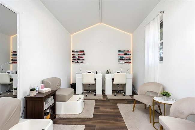 Building Photo - 4003 Reeders Dr