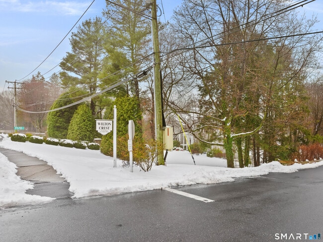 Building Photo - 92 Wilton Crest Rd