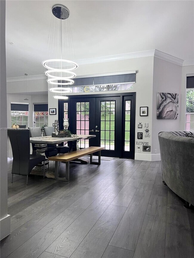 Building Photo - 1371 Bayview Cir