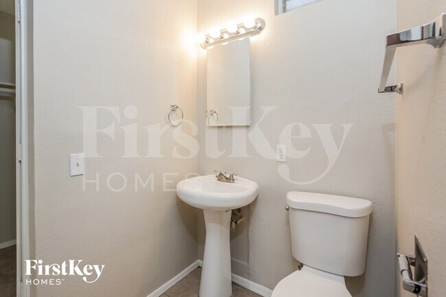 Building Photo - 1701 Sweeney Ave