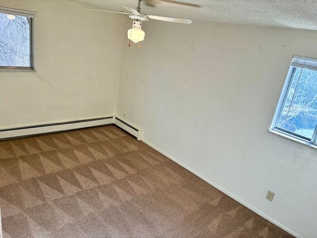 Building Photo - Great 2 bed 1 bath within 1 mile of CSU!