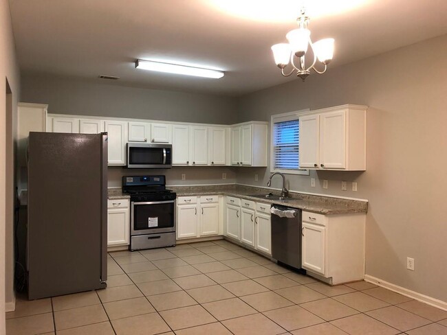 Building Photo - 2268 White Alder Dr NE