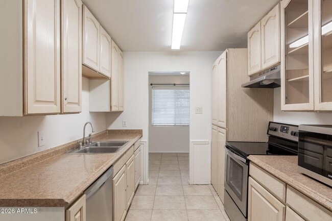 Building Photo - 1335 E Broadway Rd