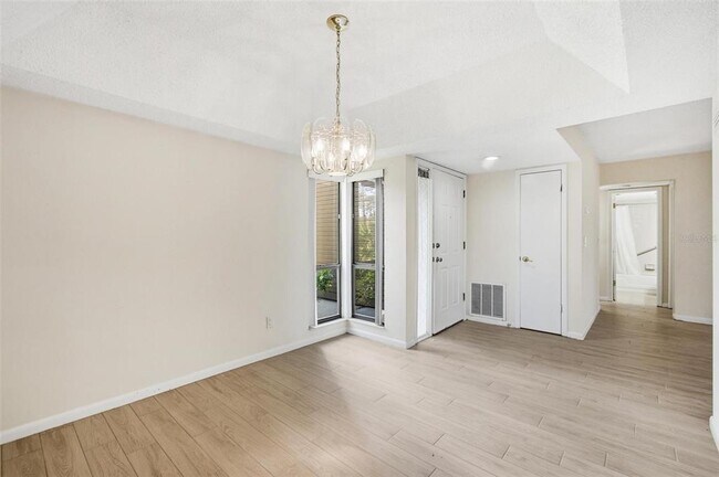 Building Photo - 41 Hembury Ln