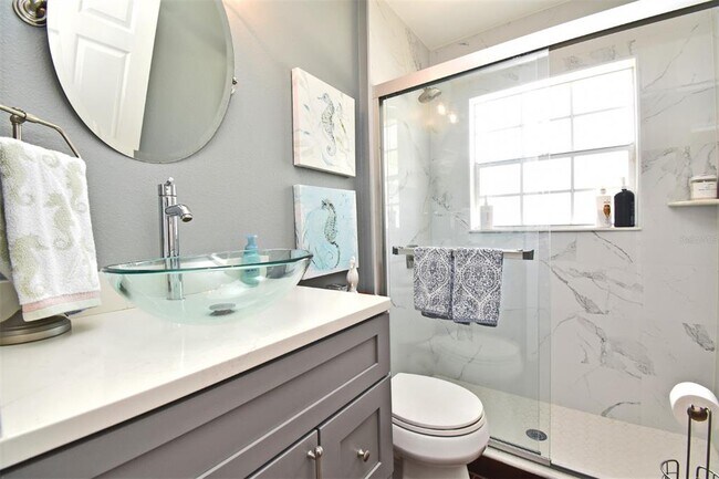 Building Photo - 302 Shadydale Ct